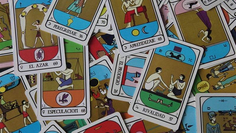 埃及宝藏老虎机（Egypt Treasures Slot）主题配图：复古街机与休闲游戏场景